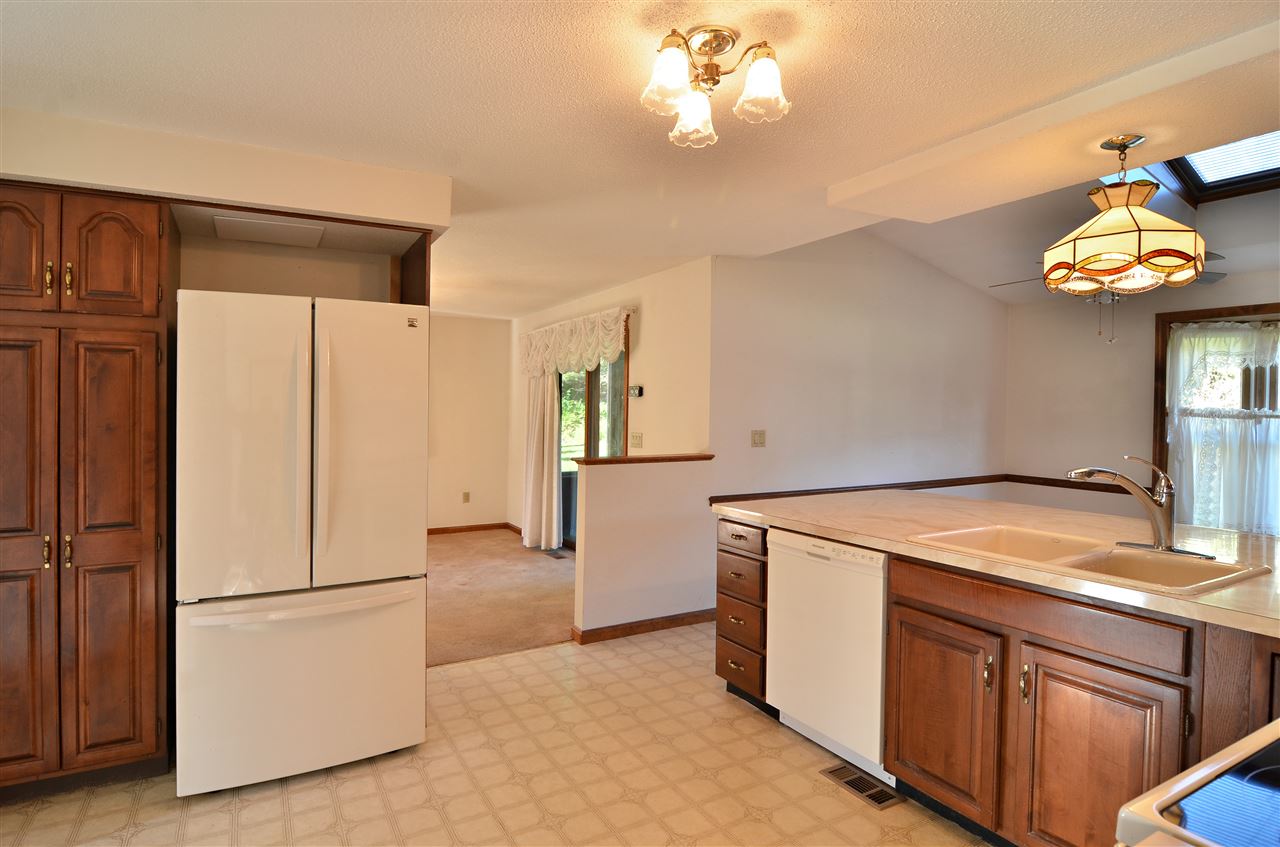 42 Jenkins Road Bedford, NH 03110 - Photo 6 of 26
