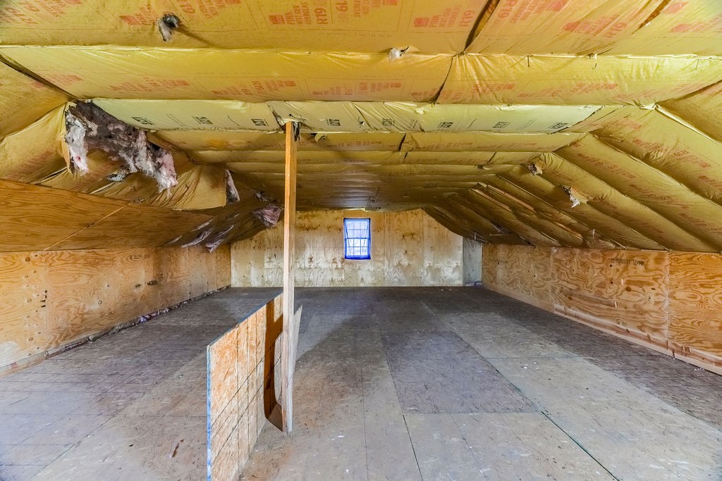 752 Stuart Chapel Road Lewisburg, KY 42256 - Photo 10 of 33 a view of a indoor garage