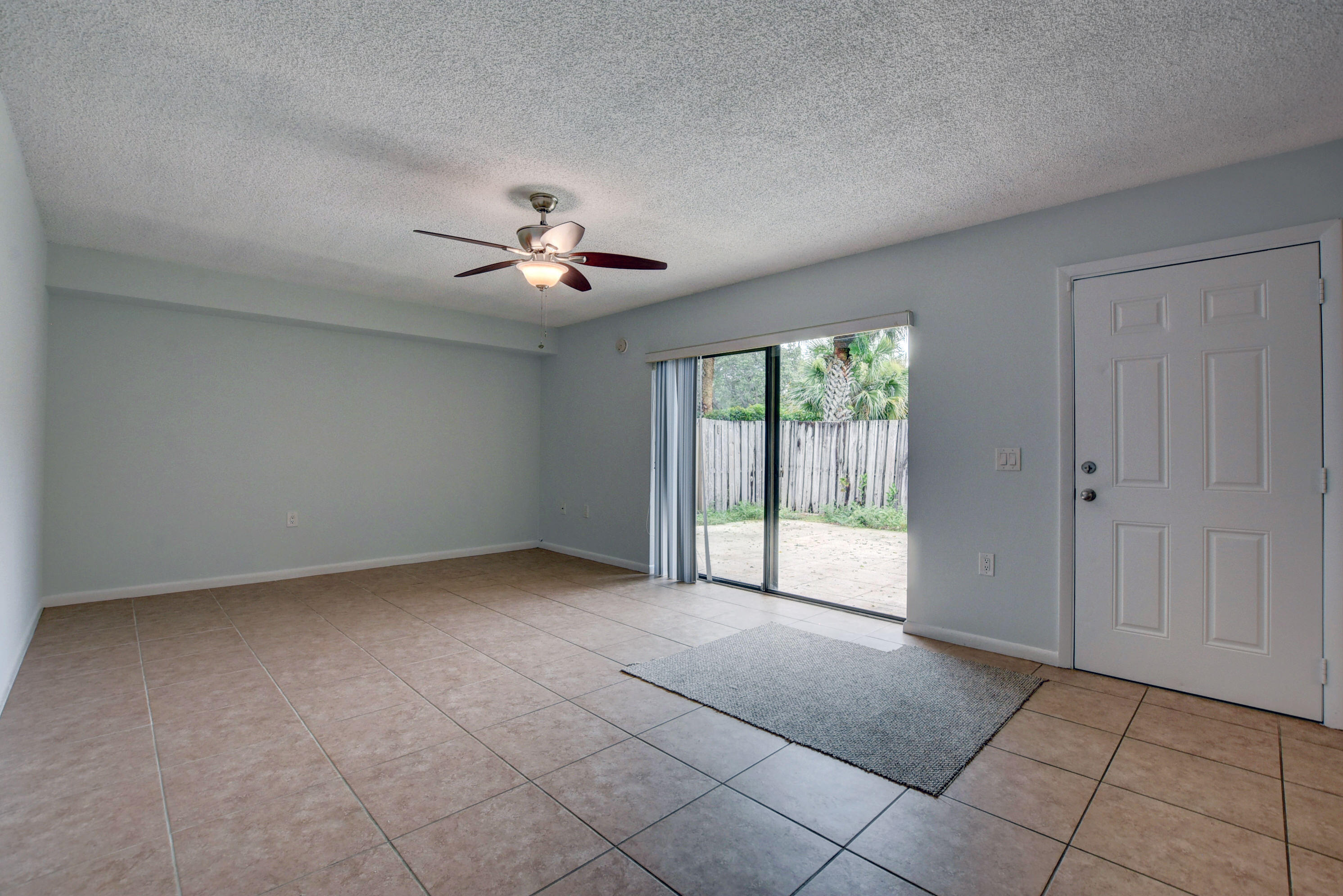 858 Blue Ridge Circle West Palm Beach, FL 33409 - Photo 4 of 26 17_dsc_6968_69_70_71_72