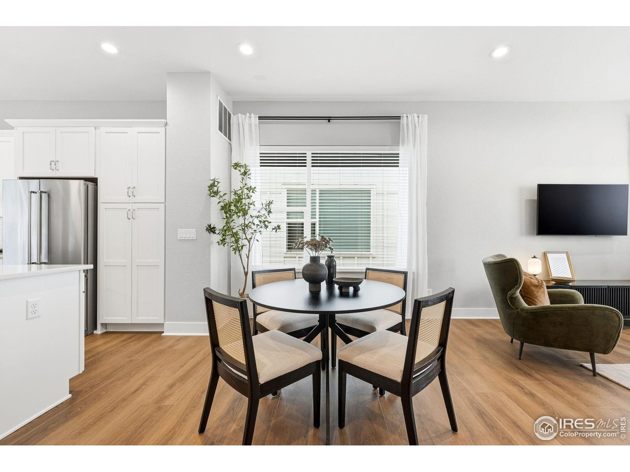 5189 Vivian Street Wheat Ridge, CO 80033 - Photo 12 of 39 Dining area