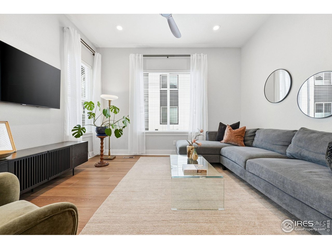 5189 Vivian Street Wheat Ridge, CO 80033 - Photo 8 of 39 Living room