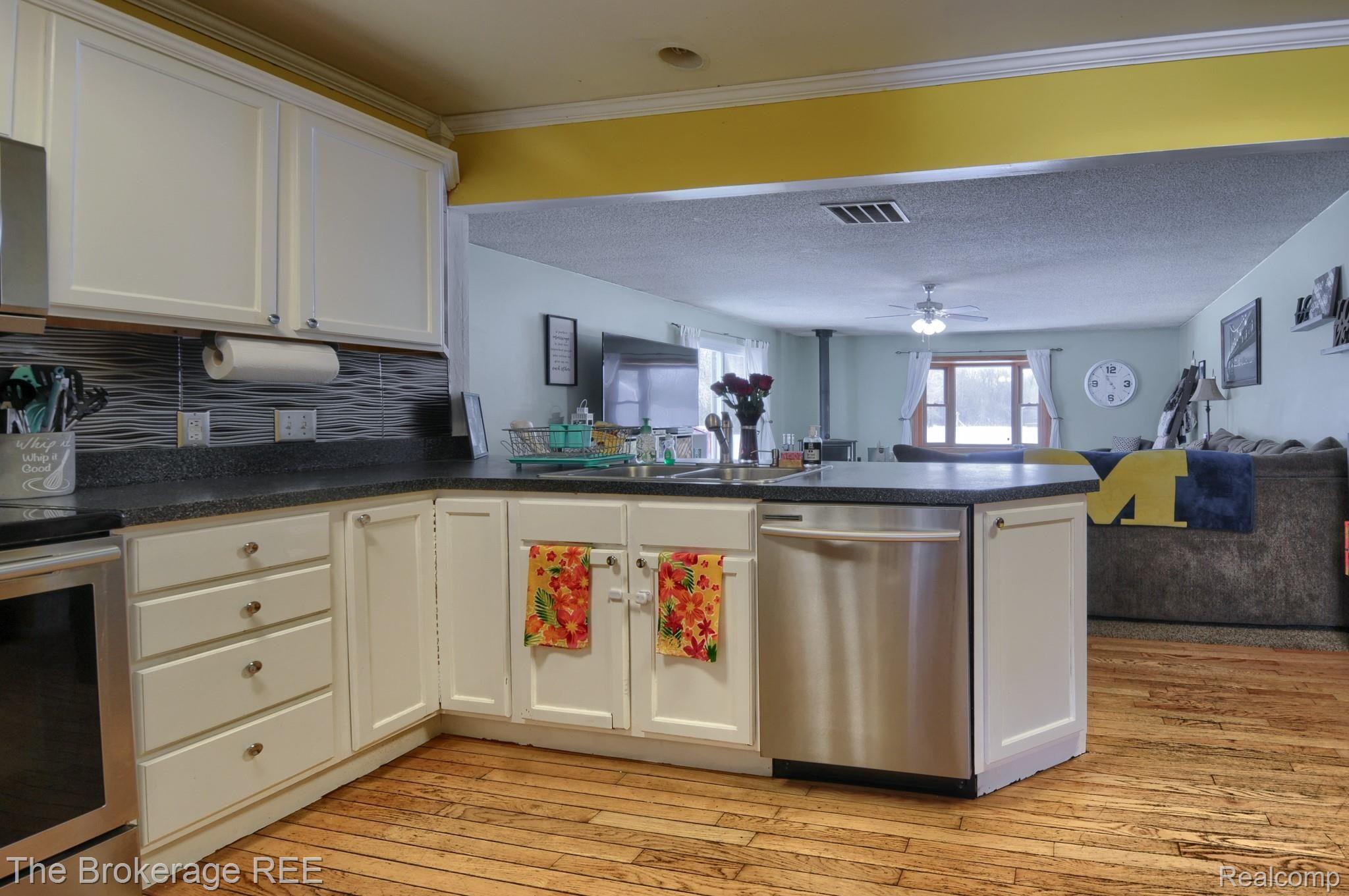 7254 North Jennings Road Mount Morris, MI 48458 - Photo 3 of 37 SD3_4258-HDR(5).jpg