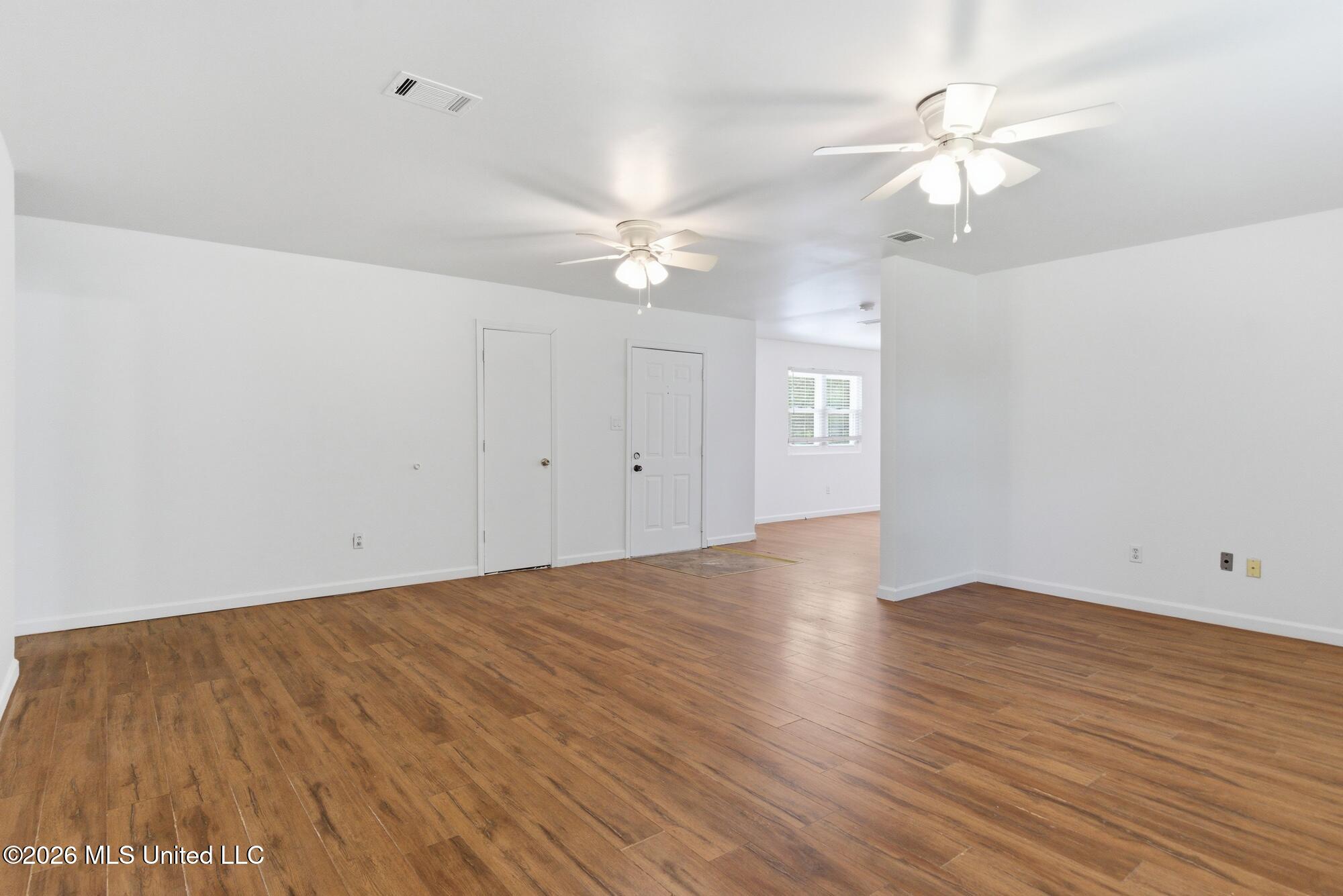 1908 Laurelglen Road Gautier, MS 39553 - Photo 6 of 38 Living Room