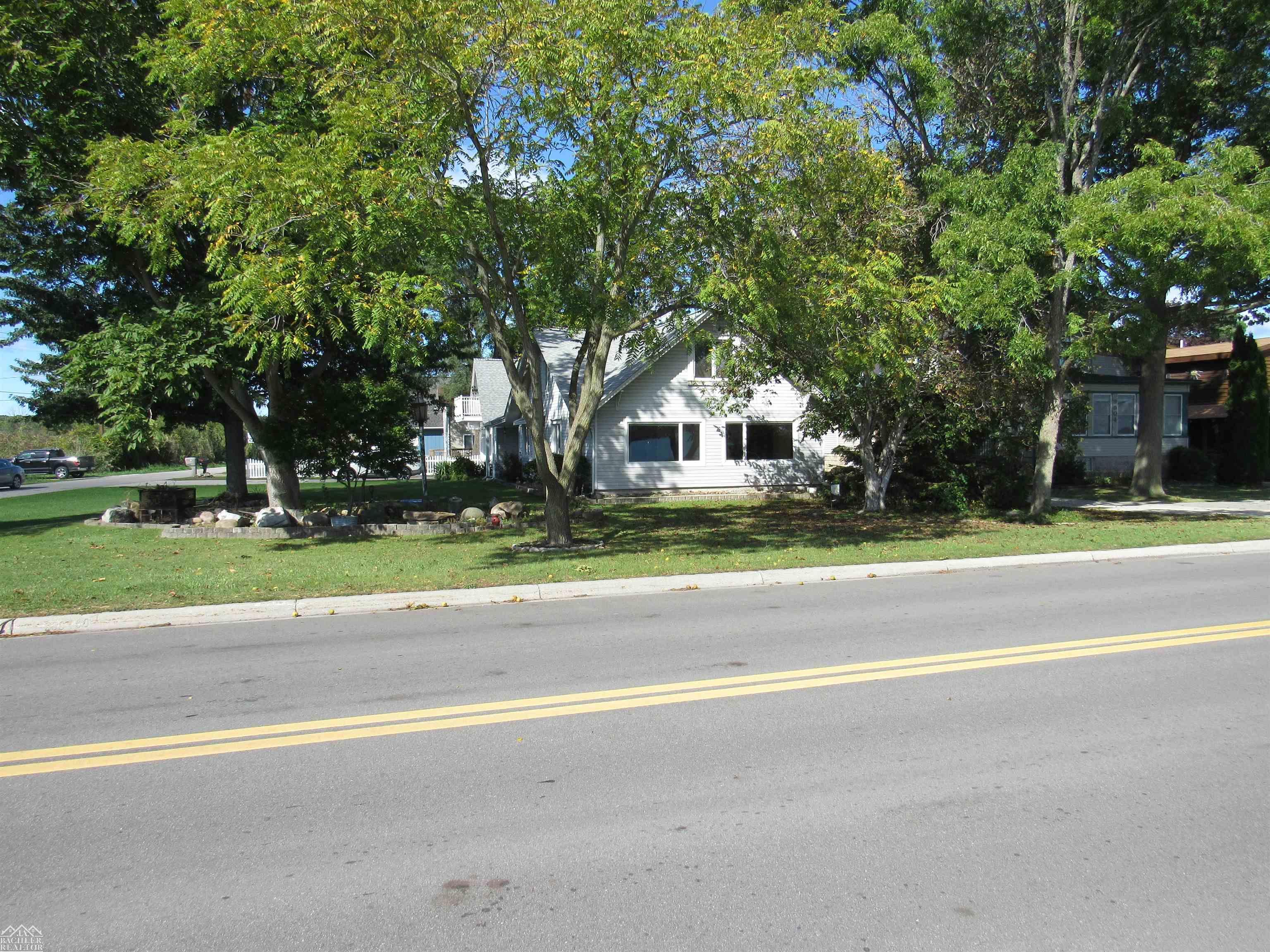 9910 North River Road Algonac, MI 48001 - Photo 43 of 48 50223938-66e0e487-6e45-4a52-b75e-e26f74ec4b93.JPG