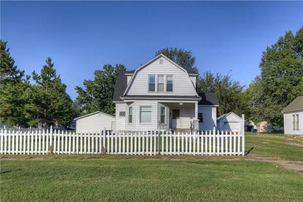 $110,000 | 429 South Minnesota Avenue, Columbus, KS 66725