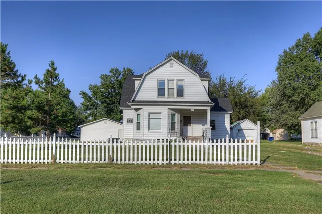 $148,000 | 429 South Minnesota Avenue, Columbus, KS 66725