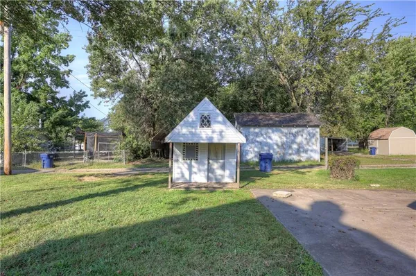 $110,000 | 429 South Minnesota Avenue, Columbus, KS 66725