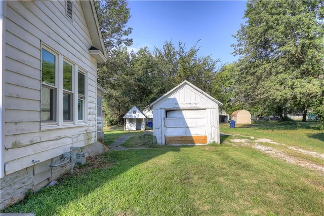 $148,000 | 429 South Minnesota Avenue, Columbus, KS 66725