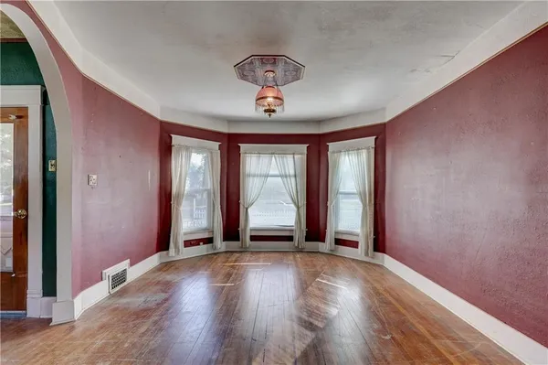$110,000 | 429 South Minnesota Avenue, Columbus, KS 66725