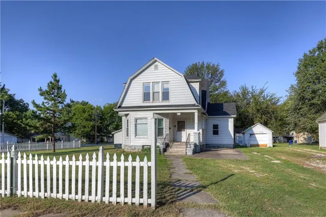 $148,000 | 429 South Minnesota Avenue, Columbus, KS 66725