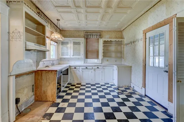 $148,000 | 429 South Minnesota Avenue, Columbus, KS 66725