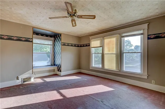 $148,000 | 429 South Minnesota Avenue, Columbus, KS 66725