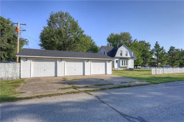 $148,000 | 429 South Minnesota Avenue, Columbus, KS 66725