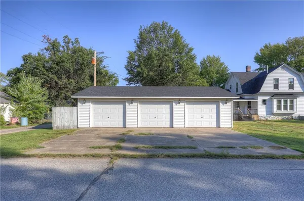 $110,000 | 429 South Minnesota Avenue, Columbus, KS 66725