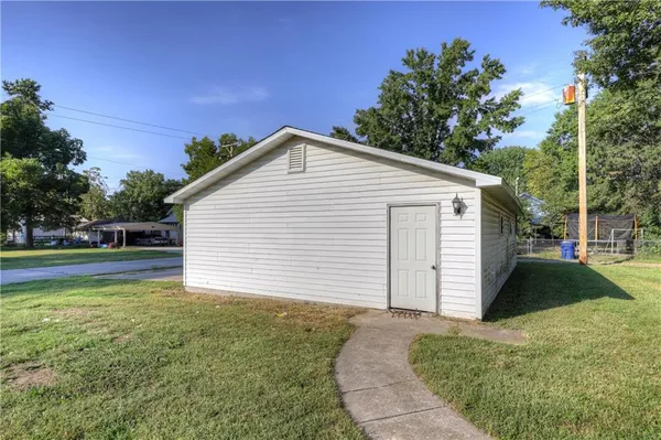 $110,000 | 429 South Minnesota Avenue, Columbus, KS 66725