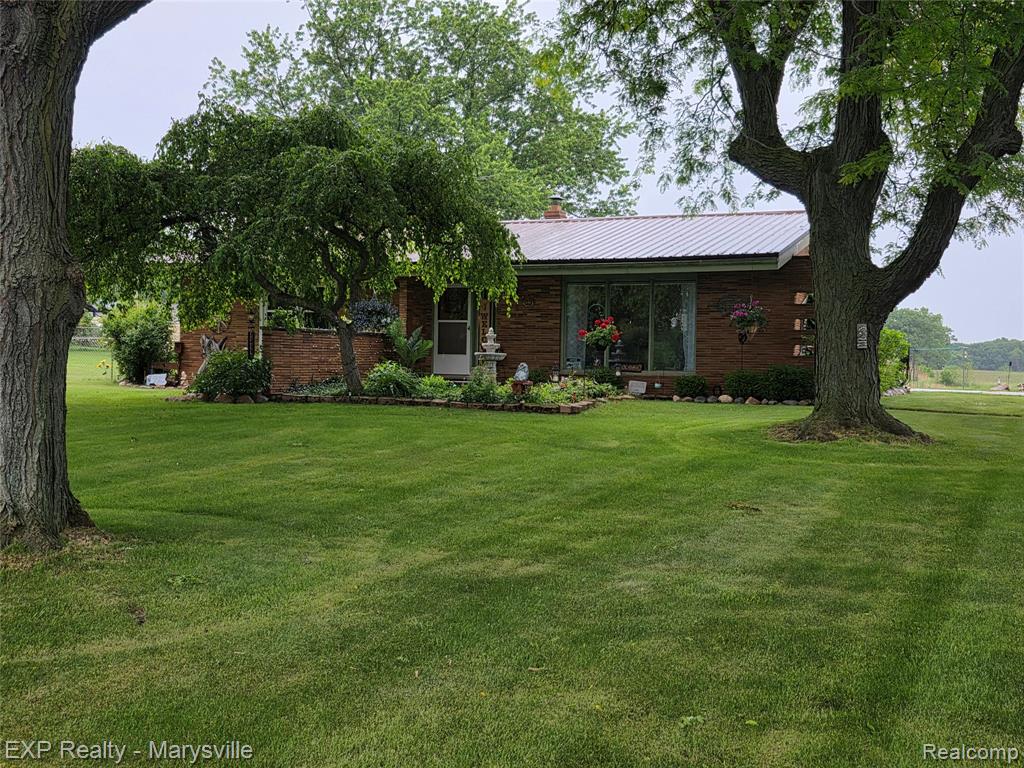 11232 Yale Road Yale, MI 48097 - Photo 3 of 24