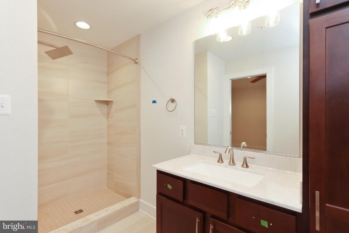 2127 Dixon Road Frederick, MD 21704 - Photo 23 of 34 Full bath.