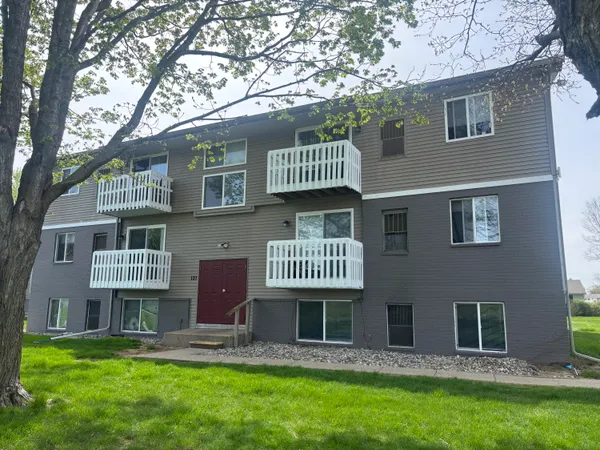 $995 | 131 Canfield Street, Unit 2, Milan, MI 48160