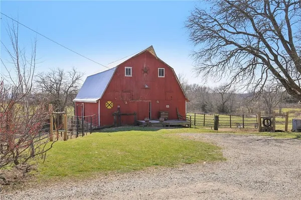 $496,000 | 1031 Northeast 301 Road, Leeton, MO 64761