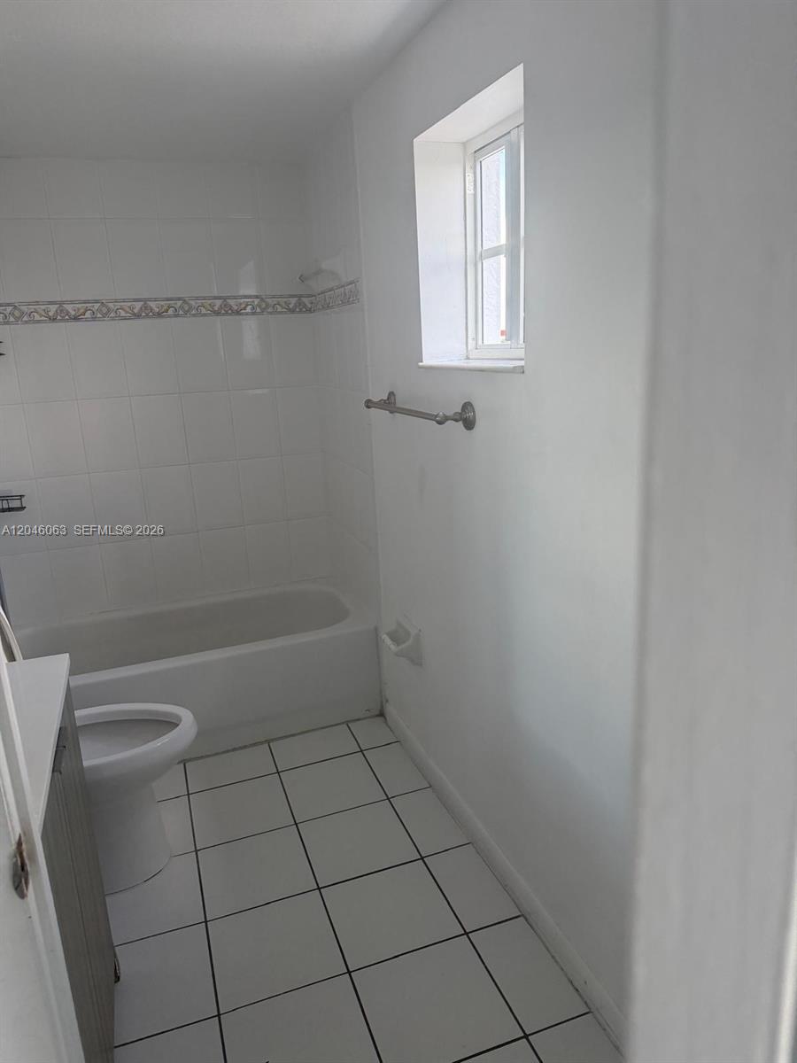 21 East 3rd Street, Unit 405 Hialeah, FL 33010 - Photo 2 of 5