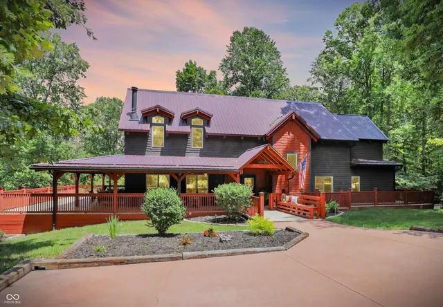 $999,900 | 5736 North Pathways Drive, Unionville, IN 47468