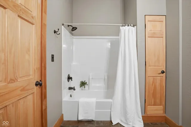 $999,900 | 5736 North Pathways Drive, Unionville, IN 47468