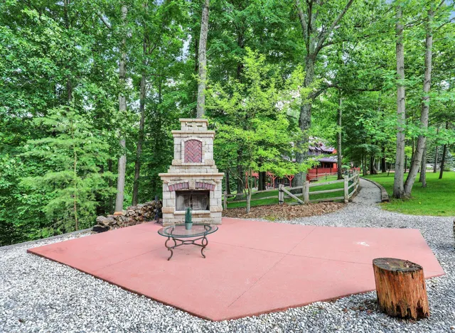 $999,900 | 5736 North Pathways Drive, Unionville, IN 47468