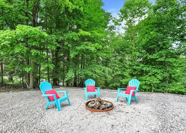 $999,900 | 5736 North Pathways Drive, Unionville, IN 47468