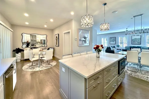 $699,900 | 40 Elise Avenue, Unit 20, Londonderry, NH 03053