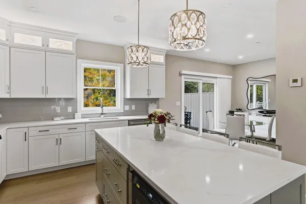 $699,900 | 40 Elise Avenue, Unit 20, Londonderry, NH 03053