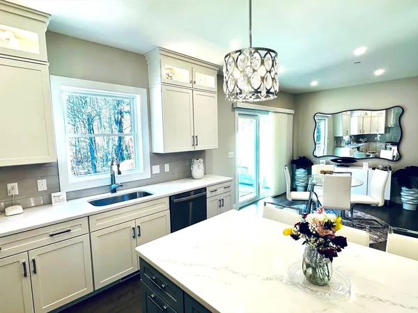 $699,900 | 40 Elise Avenue, Unit 20, Londonderry, NH 03053