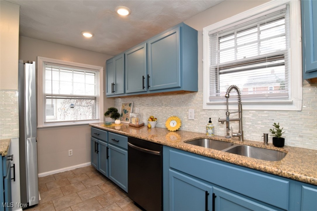 3886 Grosvenor Road Cleveland, OH 44118 - Photo 14 of 42 Gallery Image 14