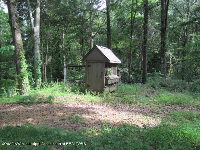 7030 Love Road Hernando, MS 38632 - Photo 4 of 8 chicken coop
