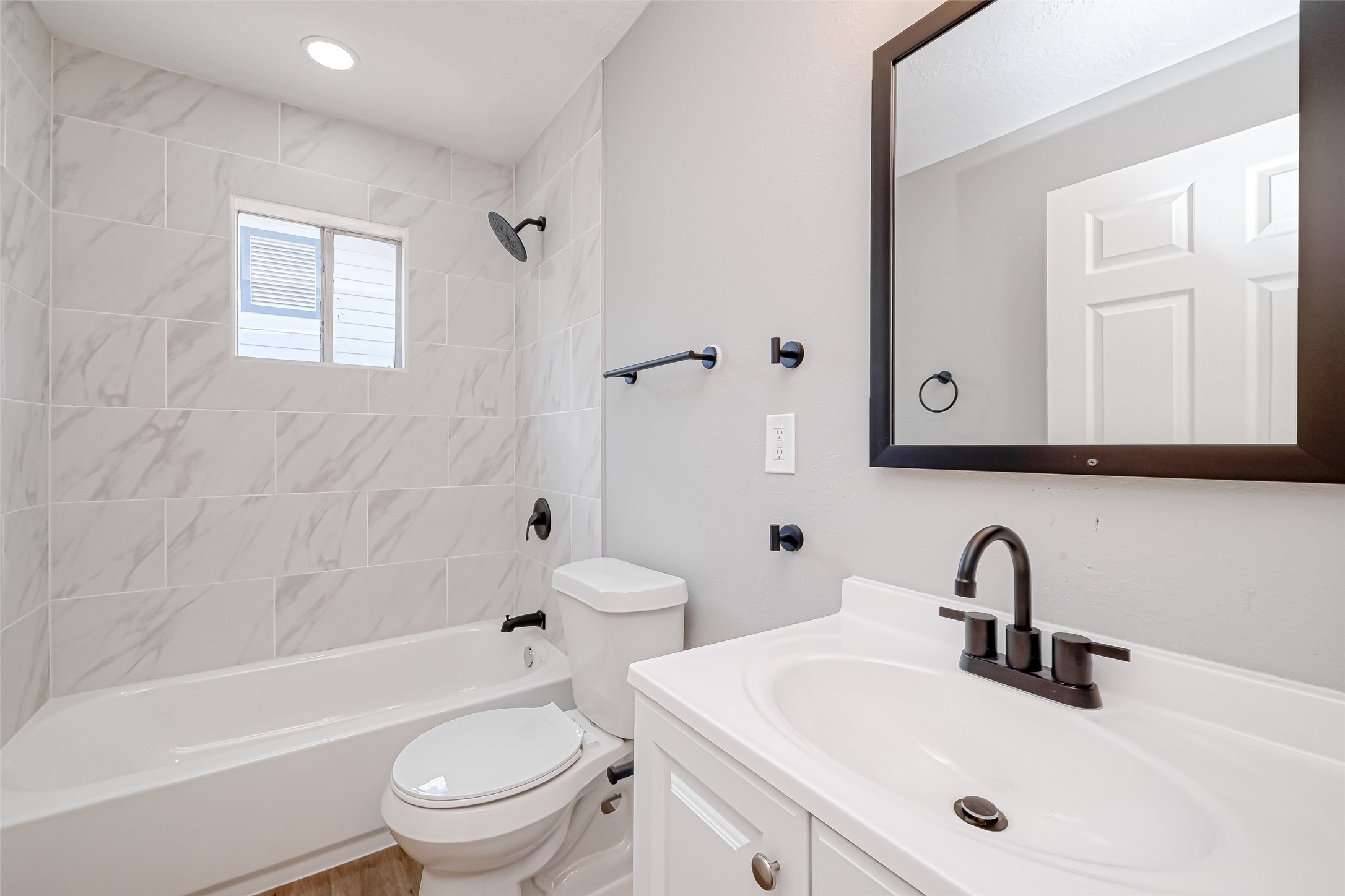 6715 Victoria Street Houston, TX 77020 - Photo 27 of 46 a bathroom with a sink toilet and a bathtub