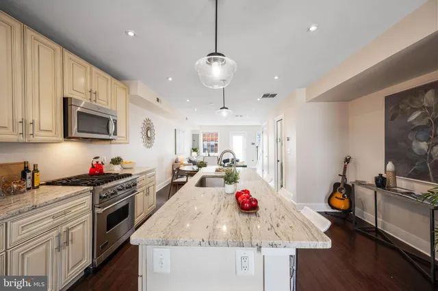 $2,895 | 1259 16th Street Northeast, Washington, DC 20002