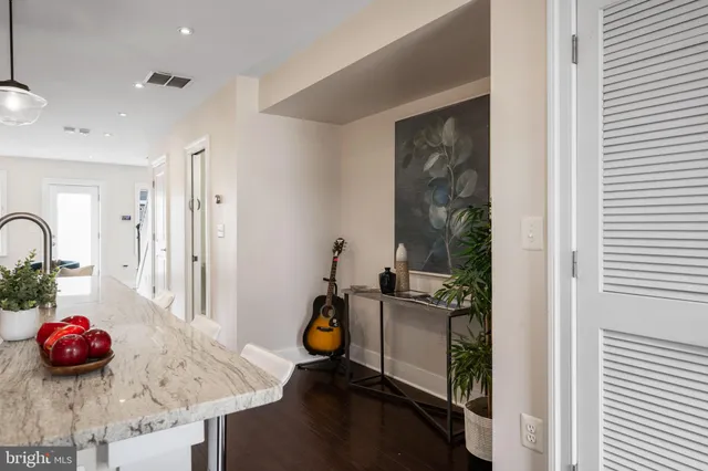 $2,895 | 1259 16th Street Northeast, Washington, DC 20002