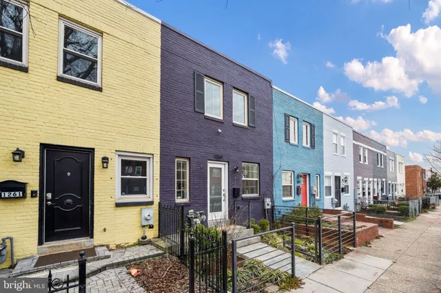 $2,895 | 1259 16th Street Northeast, Washington, DC 20002