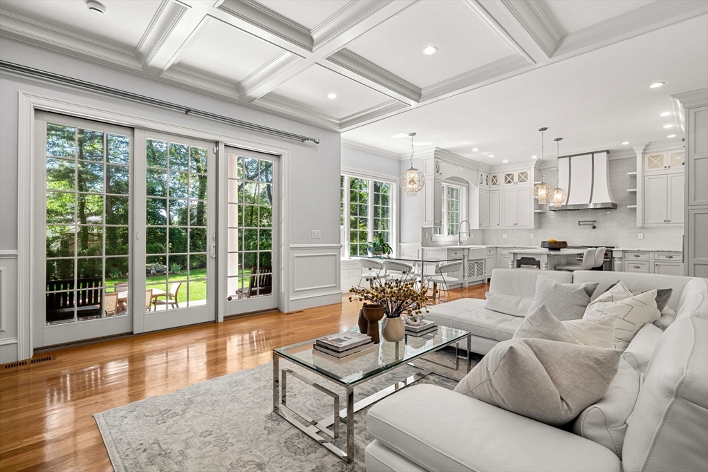 129 Rangeley Road Brookline, MA 02467 - Photo 6 of 36