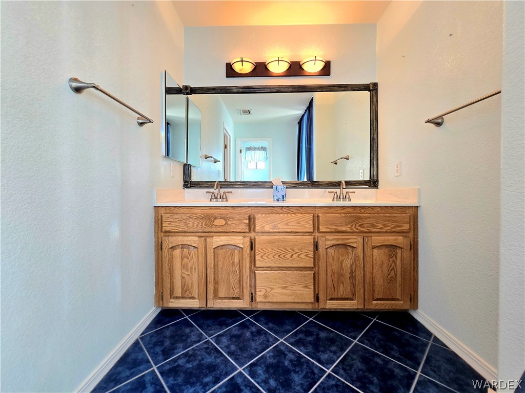 3765 Packsaddle Road Kingman, AZ 86401 - Photo 26 of 58 Master Bathroom