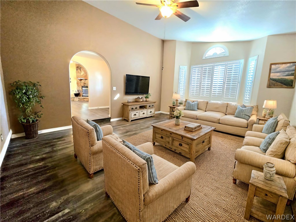 3765 Packsaddle Road Kingman, AZ 86401 - Photo 8 of 58 Living Room