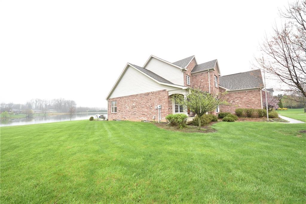 3284 Woodland Ridge Columbus, IN 47201 - Photo 2 of 24 Gallery Image 2