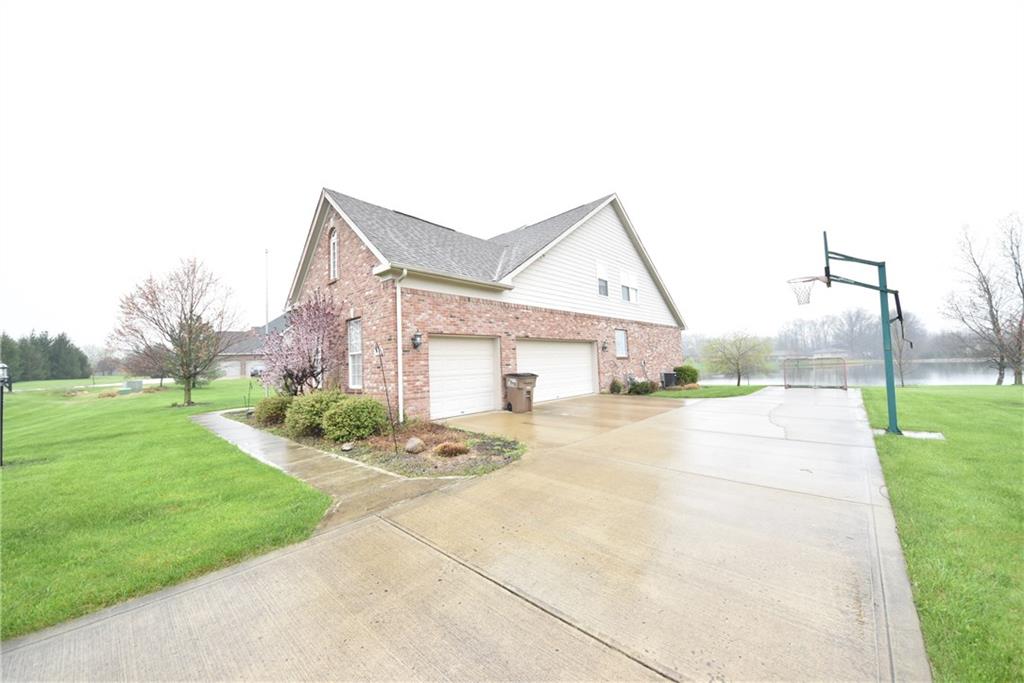 3284 Woodland Ridge Columbus, IN 47201 - Photo 11 of 24 Gallery Image 11