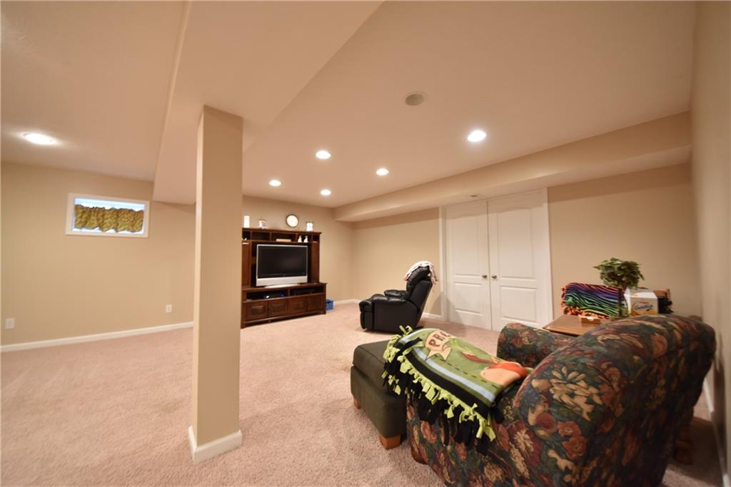 3284 Woodland Ridge Columbus, IN 47201 - Photo 12 of 24 Gallery Image 12