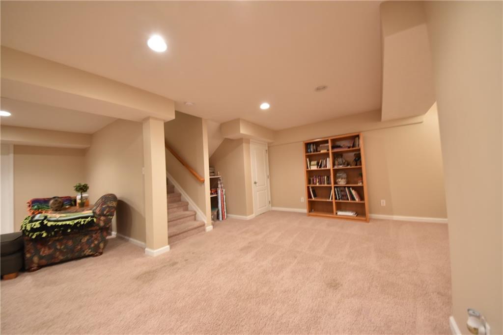 3284 Woodland Ridge Columbus, IN 47201 - Photo 9 of 24 Gallery Image 9