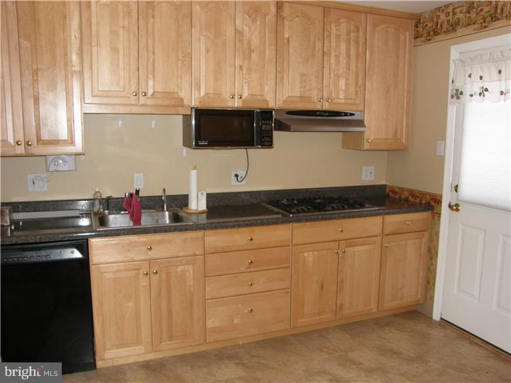 144 Hancock Road Warminster, PA 18974 - Photo 5 of 14 Kitchen