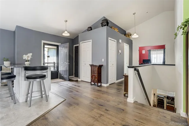 a view of a livingroom with furniture and a ceiling fan