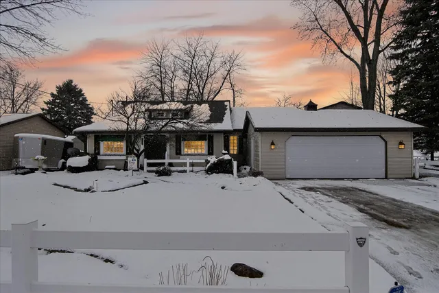 $425,000 | 289 Lyon Lake Road, Marshall, MI 49068