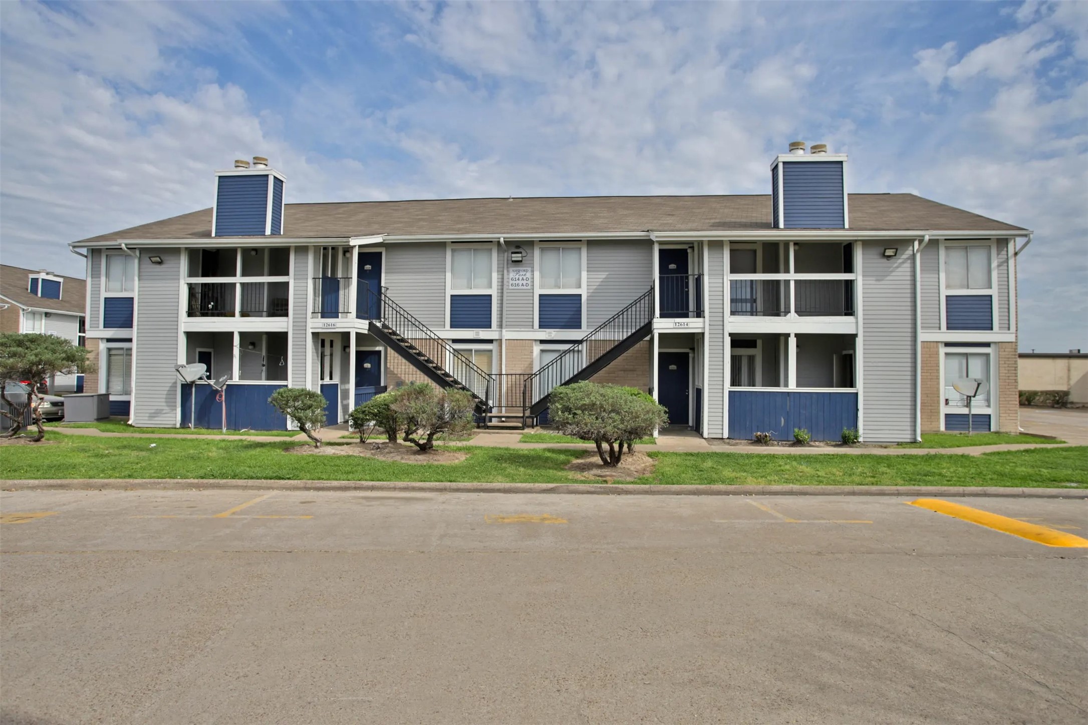 2700 South Dairy Ashford Road, Unit 624D Houston, TX 77082 - Photo 11 of 15 a front view of a house with a yard