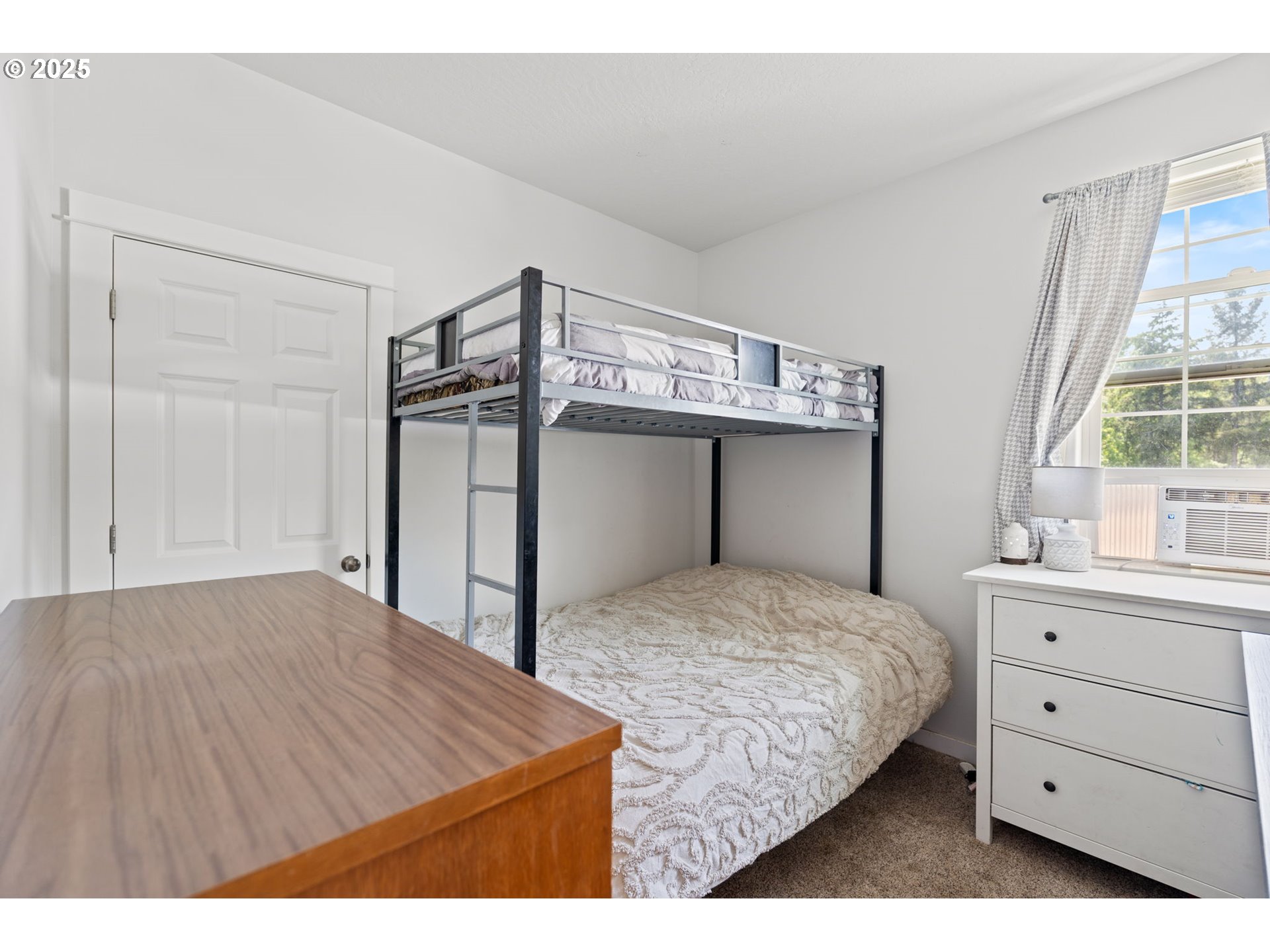 38430 Row River Road Dorena, OR 97434 - Photo 16 of 31 Bedroom