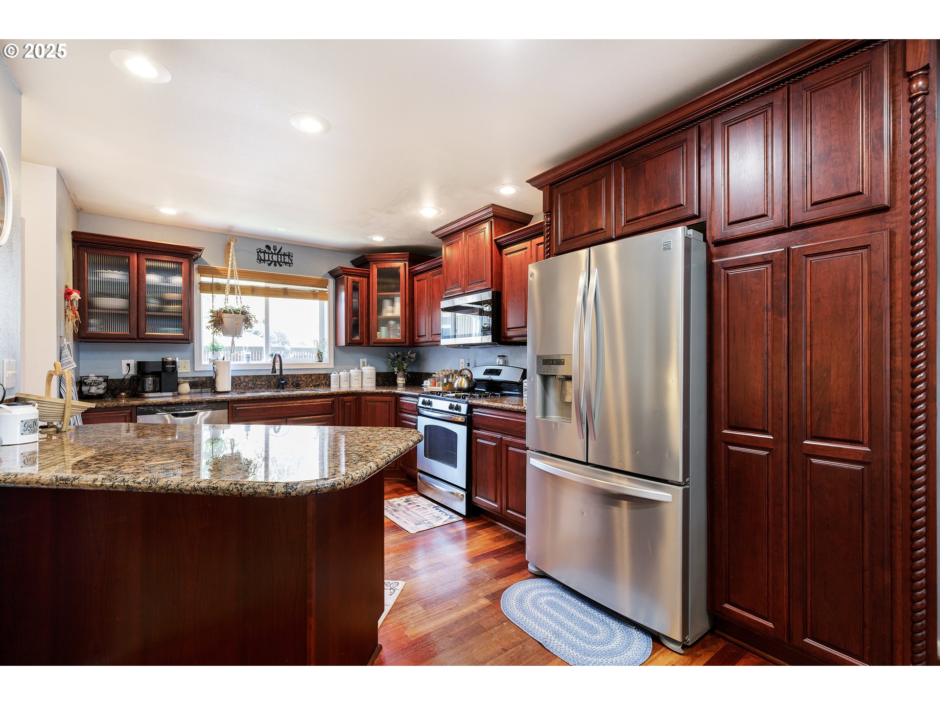 9907 Southeast Amherst Street Clackamas, OR 97015 - Photo 12 of 40 Kitchen